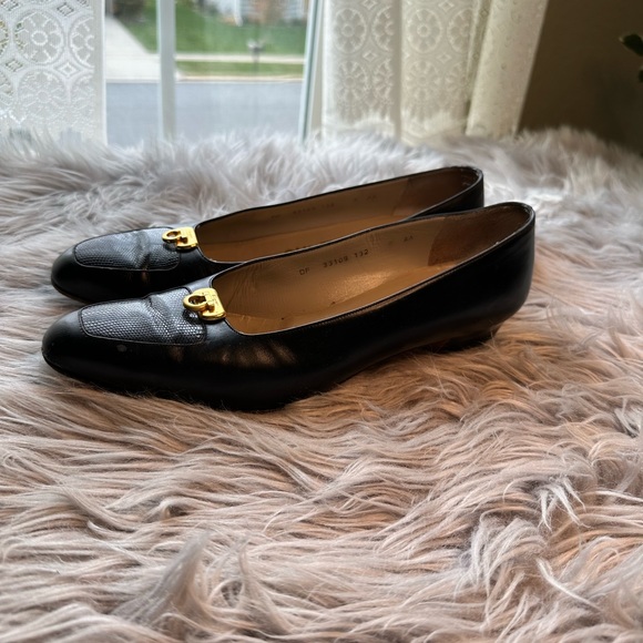 Vintage Salvatore Ferragamo Black Leather Pumps - Picture 2 of 8
